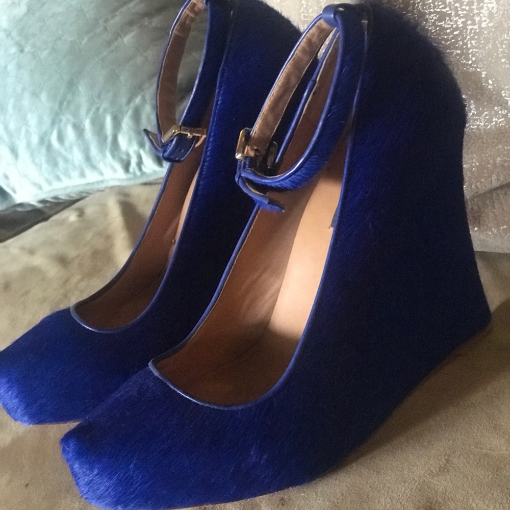 Royal blue fur shoes